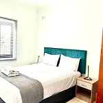 Lovely Home 18Km From Camps Bay, Near Canal Walk Mall