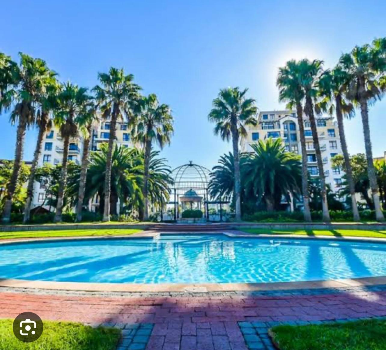 Holiday home Lovely 18km From Camps Bay, Near Canal Walk Mall