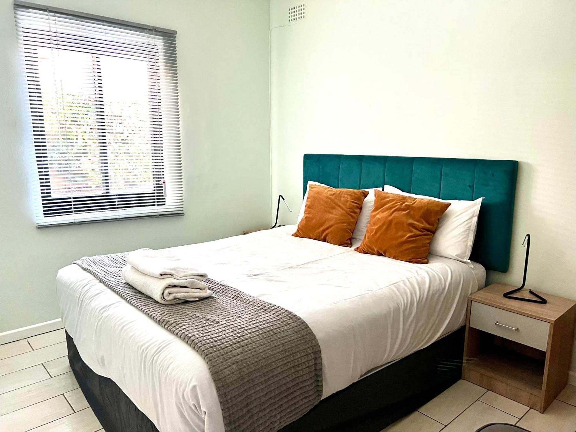 Lovely 18km From Camps Bay, Near Canal Walk Mall * Cape Town