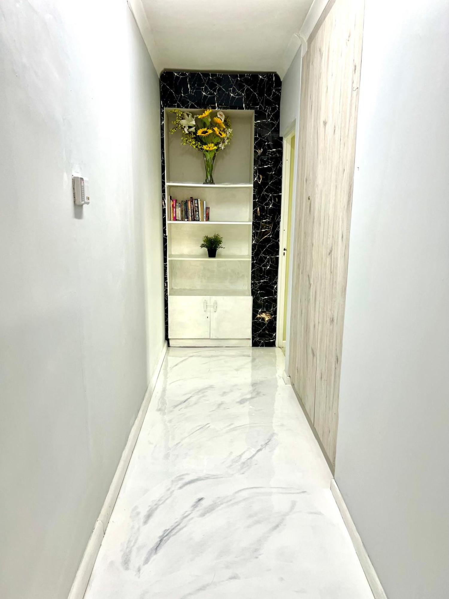 Lovely 18km From Camps Bay, Near Canal Walk Mall Holiday home Cape Town