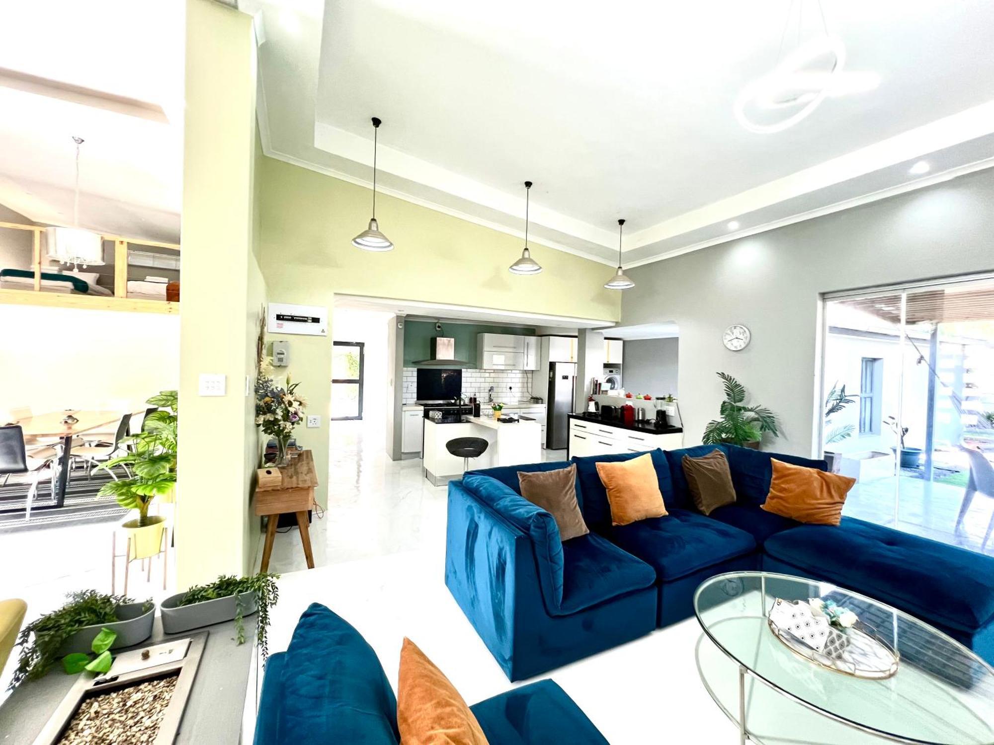 Lovely 18km From Camps Bay, Near Canal Walk Mall *