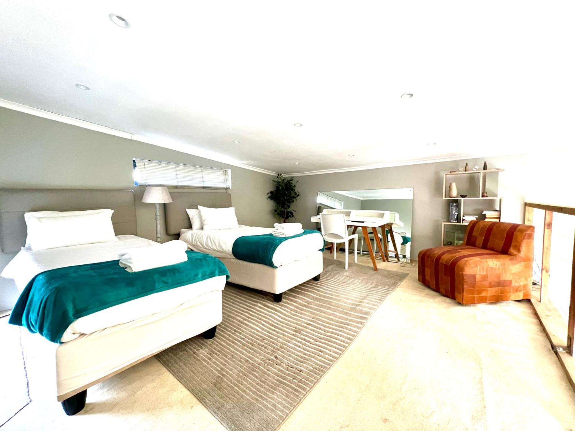 Lovely 18km From Camps Bay, Near Canal Walk Mall *
