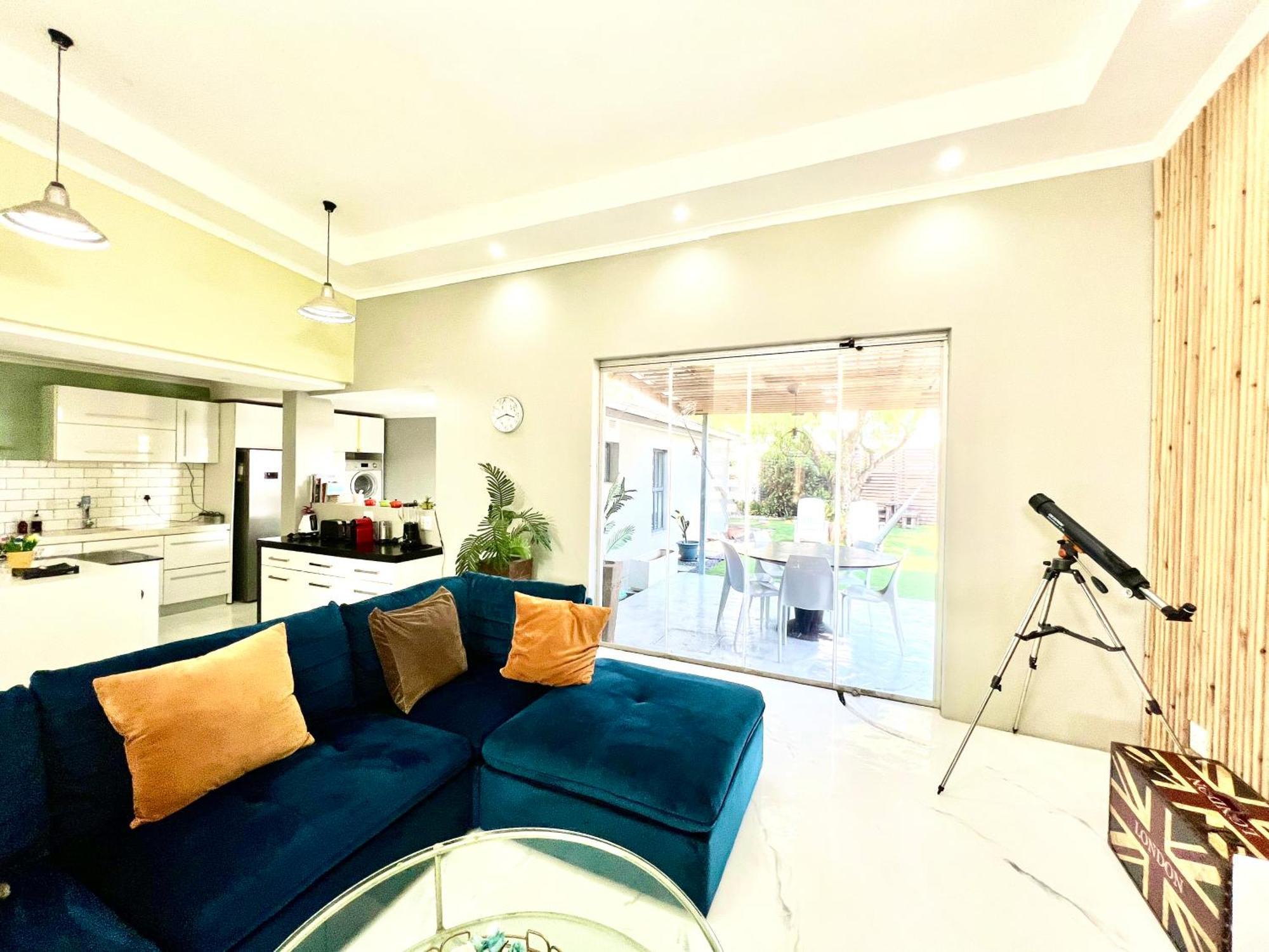 Lovely 18km From Camps Bay, Near Canal Walk Mall