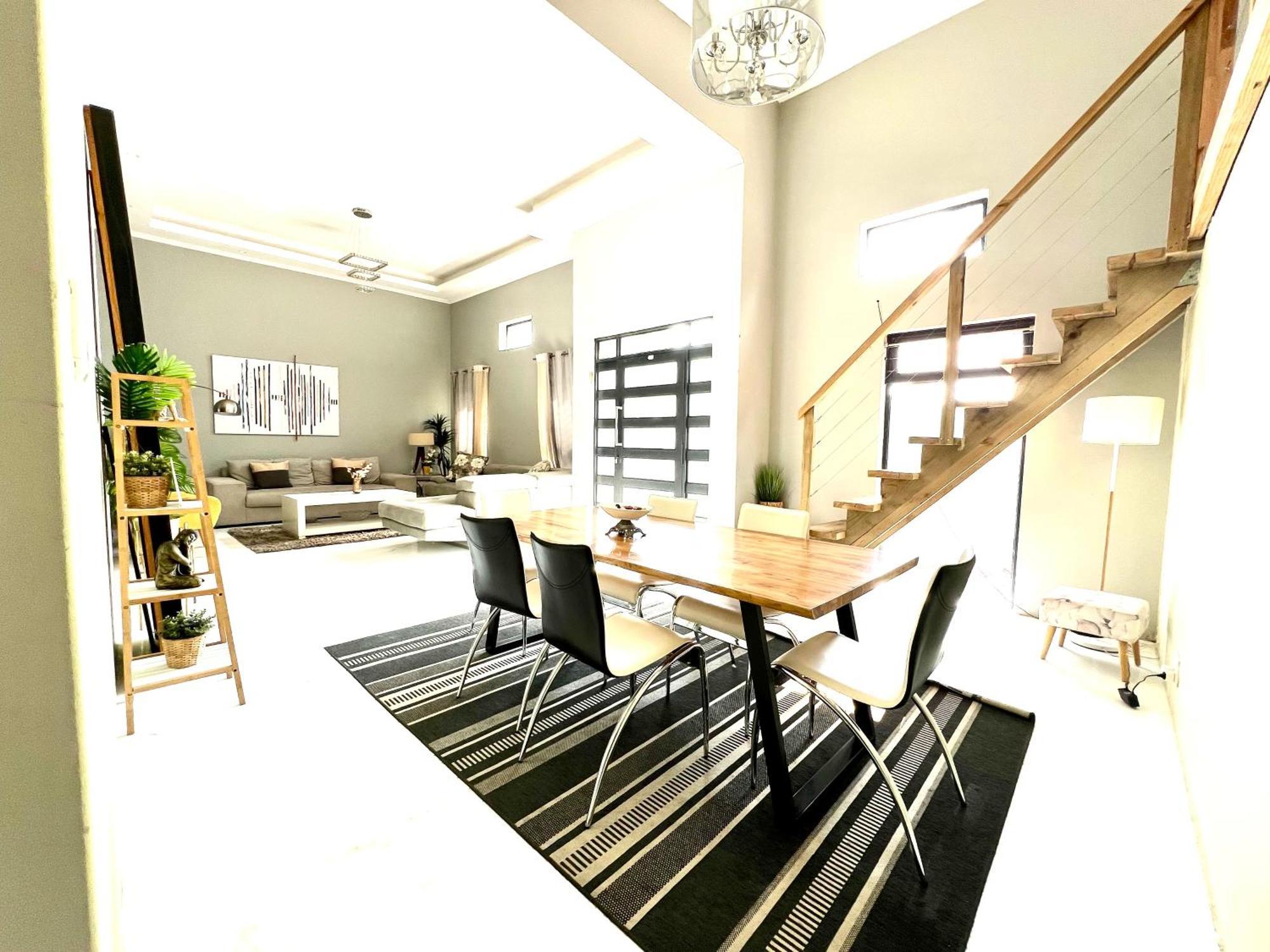 Holiday home Lovely 18km From Camps Bay, Near Canal Walk Mall Cape Town