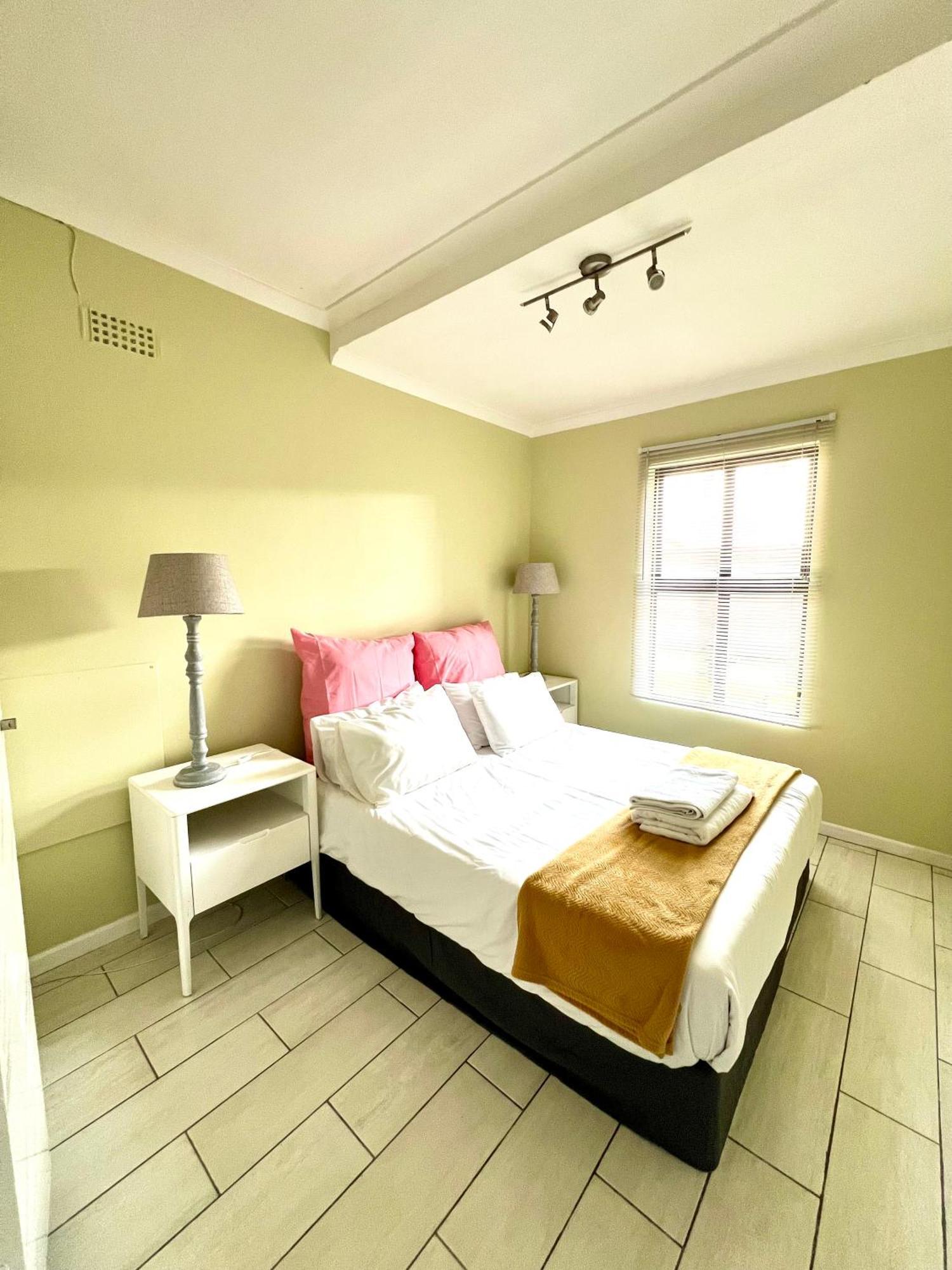 Lovely 18km From Camps Bay, Near Canal Walk Mall Holiday home *