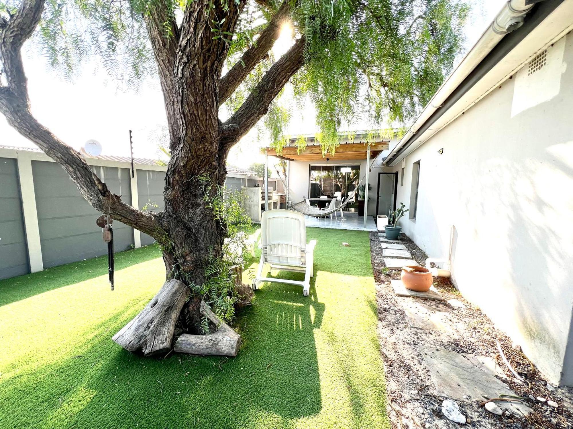 Lovely 18km From Camps Bay, Near Canal Walk Mall Holiday home Cape Town